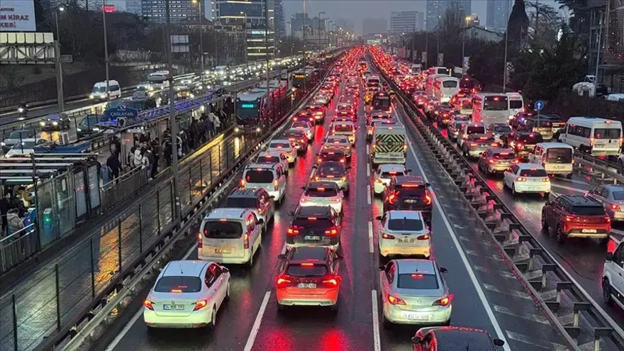 İstanbul'da trafik yoğunluğu yüzde 80'e ulaştı