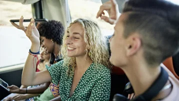 Otobüslerde kulaklıksız müzik dinleyenlere para cezası geliyor