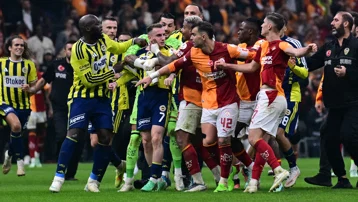 Fenerbahçe'den derbi sonrası çıkan kavga için açıklama. "Futbolcularımıza saldırıldı"