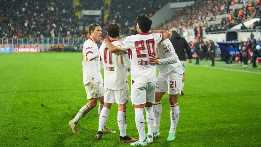 GALATASARAY'DA 3 İSİM KART SINIRINDA 5