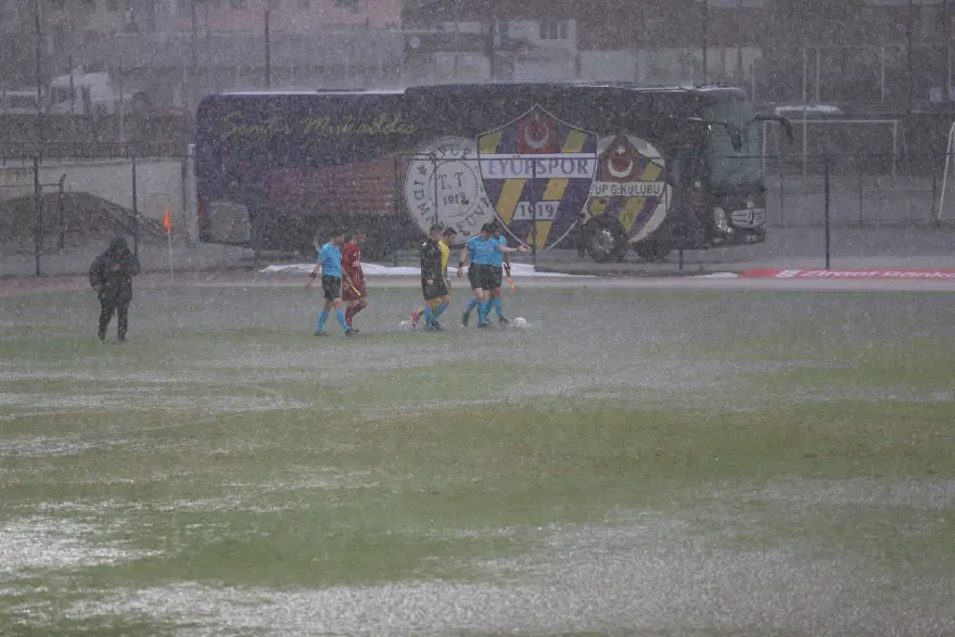 Kupada Fethiyespor-Eyüpspor maçına yağmur engeli 1