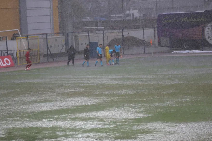 Kupada Fethiyespor-Eyüpspor maçına yağmur engeli