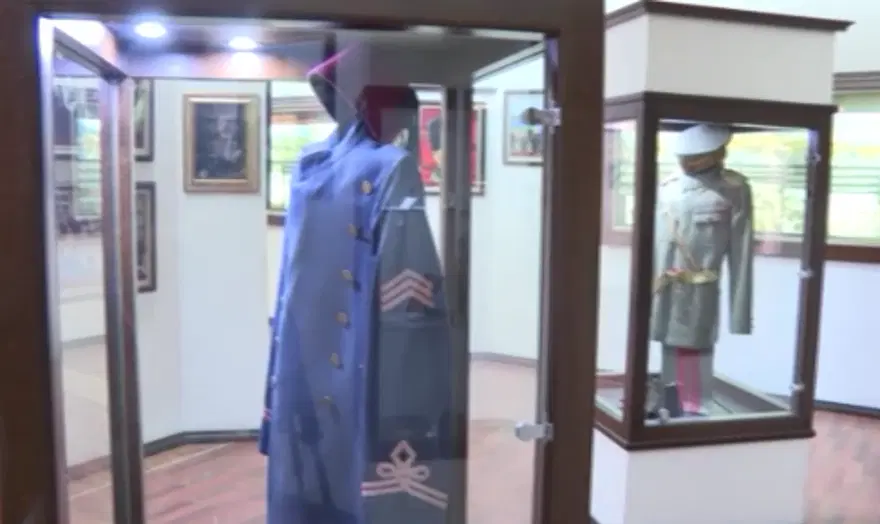 ATATÜRK'ÜN O DÖNEMDE ÖĞRENCİLİK YILLARINDA GİYDİĞİ FORMA 3