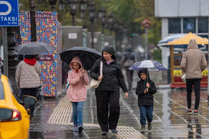 BAŞKENT ANKARA GÜNE YAĞMURLA BAŞLADI 3