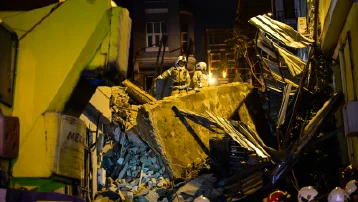 Beyoğlu'nda 5 katlı metruk bina çöktü