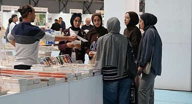 Öğrencilerden Kitap Fuarı'na ziyaret