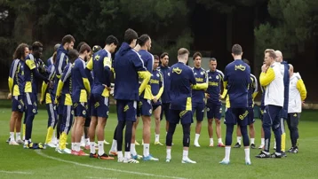 Fenerbahçe'de Dirk Kuyt'la ilk idman