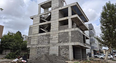 3. kattan düşen işçi ağır yaralandı