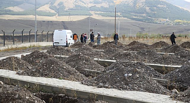 Erzurum'da mezardan tarihi top mermisi çıktı