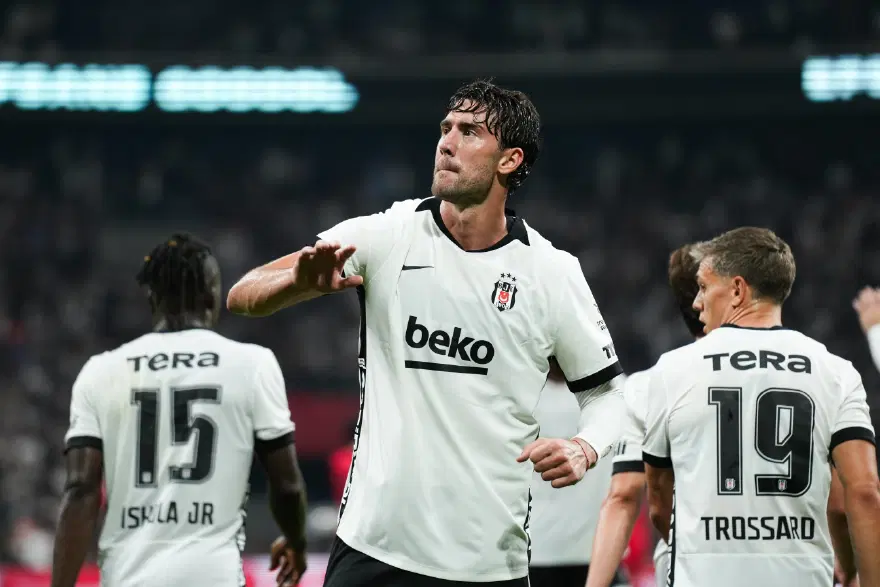GÖZLER VLAHOVİC'TE 5