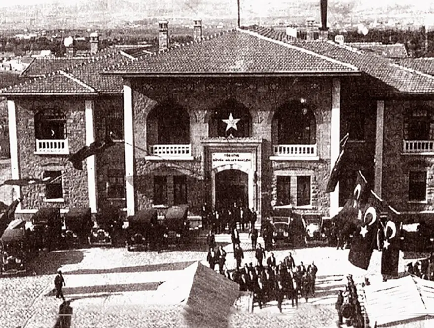 CUMHURİYET KELİMESİ İLK KEZ 20 TEMMUZ 1919'DA TELAFFUZ EDİLDİ 1